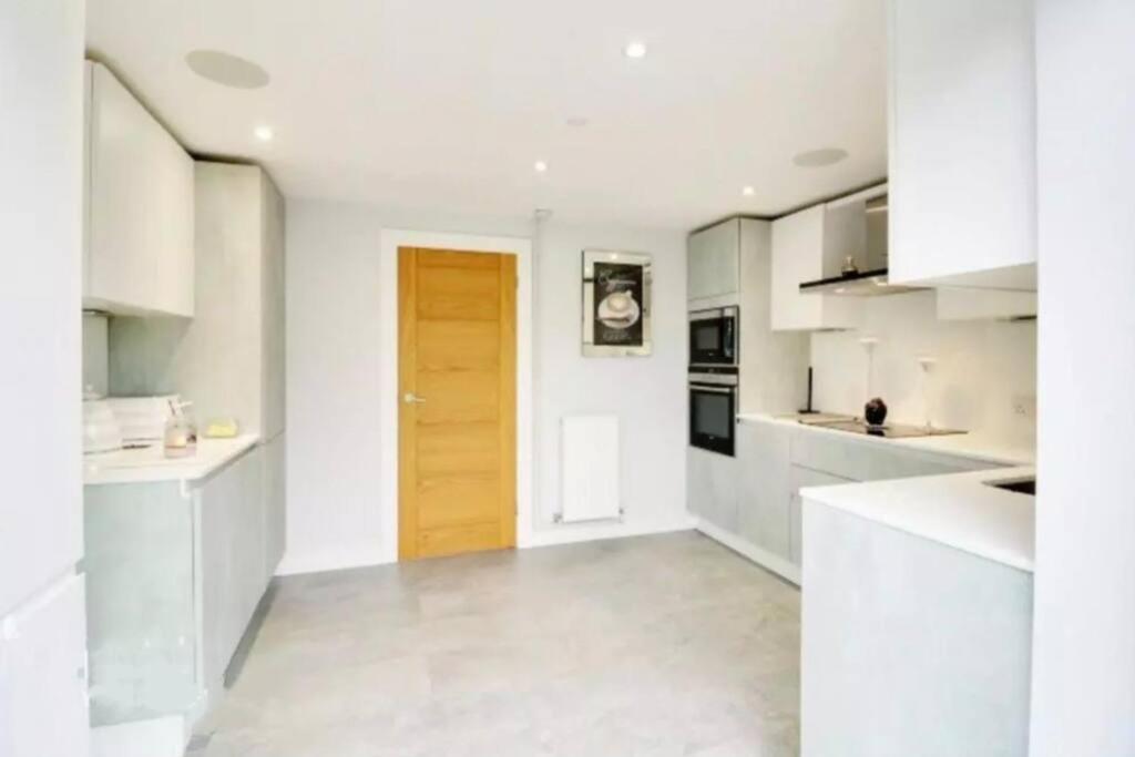Recently Renovated,Modern House. Train Station Vila North Mymms Exterior foto